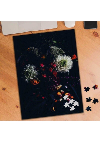 Siyah Zeminde Çeşitli Çiçekler 240 Parça Puzzle Yapboz-75009
