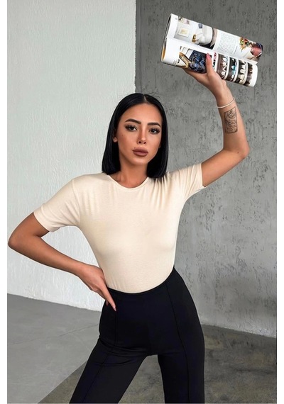 Lisinya Rahat Ve Şık Kısa Kollu Bisiklet Yaka Likralı Viskon Penye Body Bej Çok Renkli Lisinya Rahat Ve Şık Kısa Kollu Bisiklet Yaka Likralı Viskon Penye Body Bej Çok Renkli