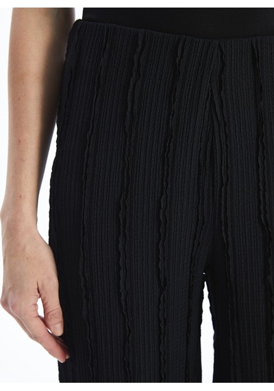 Lcwaıkıkı Classic Siyah Beli Lastikli Dokulu Geniş Paça Kadın Pantolon