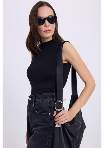 Tudors Kadın Standart Fit Normal Kesim Sıfır Kol Yarım Balıkçı Yaka Siyah Bluz-35335 Siyah