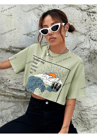 Flood Of Style Crop Ckod-232913 Dalgalı Ve Sloganlı Grafik Düşük Omuz Kısa Nane Yeşili