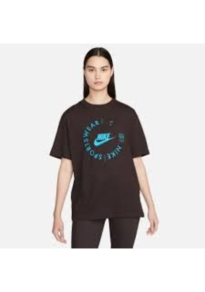 Nike Utility Graphic Kadın Siyah T-shirt
