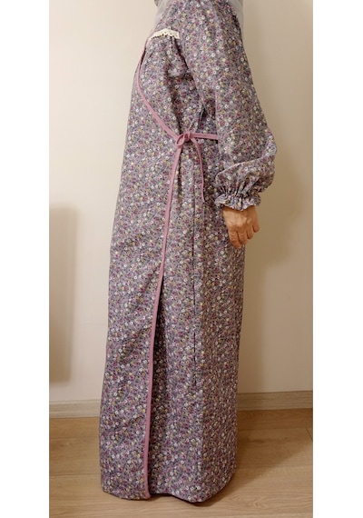 Pembe Ve Gri Çiçekli Namaz Elbisesi Gri Çiçekli
