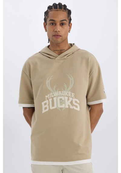 DeFactoFit NBA Milwaukee Bucks Oversize Geniş Kalıp Kapüşonlu Sırt Baskılı Kısa Kollu Tişört D6708AX25SPBG769