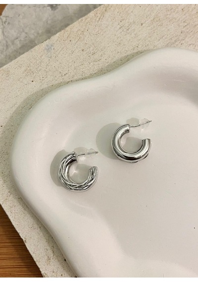 İki Sıra Örgü Ve Düz Silver Küpe Çok Renkli