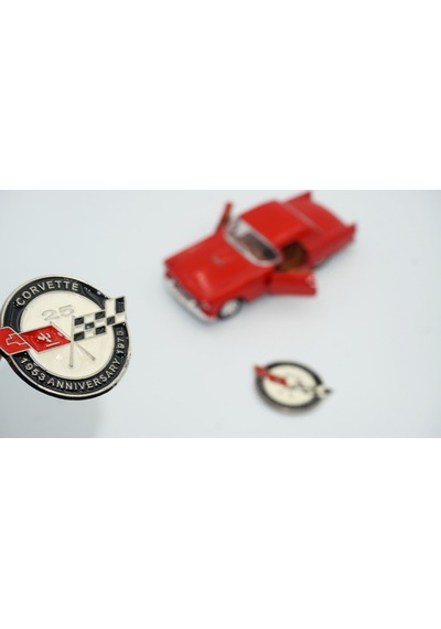 Chevrolet Corvette 25 Anniversary Çamurluk Yanı Rozet Logo Arma Kırmızı Siyah