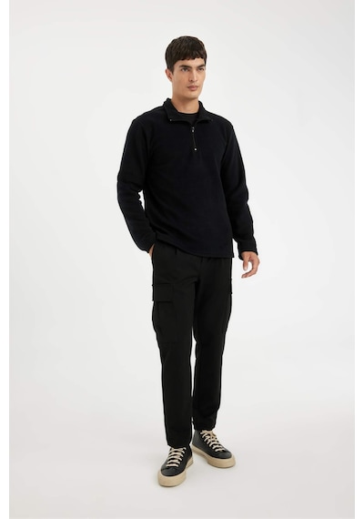 DeFacto Siyah Tüylenme Yapmayan Soğuk Geçirmez Regular Fit Dik Yaka Fermuarlı Polar Sweatshirt Y3996AZNSBK81