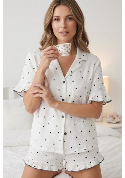 Beyaz Kalp Desenli Fırfır Detaylı Şortlu Pijama Takımı 8072