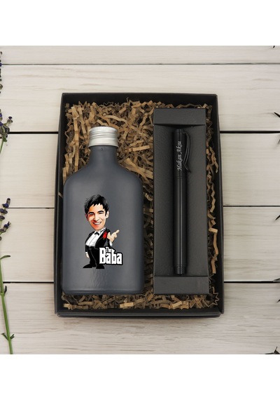 Bk Gift Kişiye Özel The Baba Karikatürlü Antrasit Tasarım Cam Şişede Kolonya 200 Ml & Siyah Metal Roller Kalem Hediye Seti-3, Babaya Hediye, Babalar G