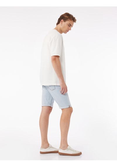 Koton Katlamalı Paça Cep Detaylı Pamuklu Slim Fit Jean Şort Açık İndigo 5sam40191nd Açık İndigo Koton Katlamalı Paça Cep Detaylı Pamuklu Slim Fit Jean Şort Açık İndigo 5sam40191nd Açık İndigo