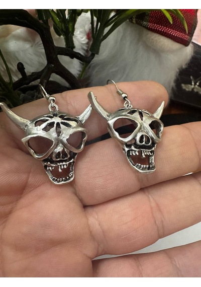 Dark Horn Boynuzlu Kuru Kafa Figürlü Gümüş Renk Küpe Çok Renkli
