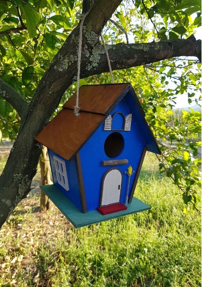 El Yapımı Ahşap Kuş Yuvası Dekoratif Kuş Evi Bahçe Balkon Dekorasyon Kayın Ağacı Vernikli Mavi