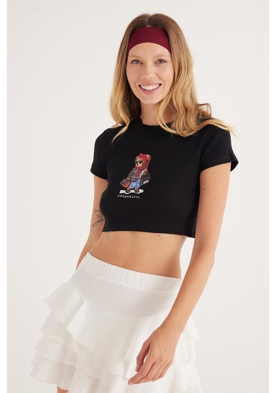 Tudors Kadın Slim Fit Dar Kesim %100 Pamuk Bisiklet Yaka Baskılı Siyah Crop Tişört-36917 Siyah Tudors Kadın Slim Fit Dar Kesim %100 Pamuk Bisiklet Yaka Baskılı Siyah Crop Tişört-36917 Siyah