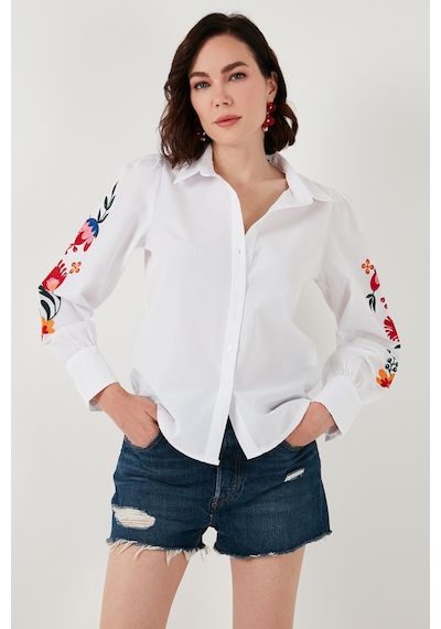 Lela Pamuklu Balon Kollu Regular Fit Çiçek Nakışlı Bayan Gömlek 611Go003 Beyaz