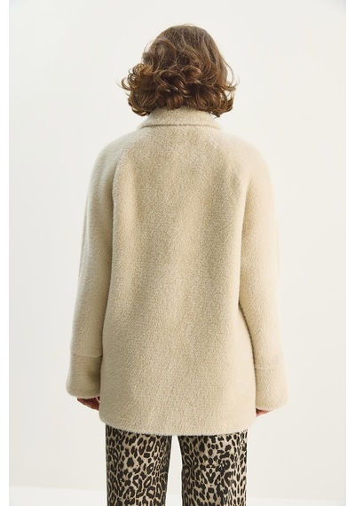Shade Kadın Şık Düğme Detaylı Cepli Astarlı Oversize Peluş Mont 0306 60283614 - Bej