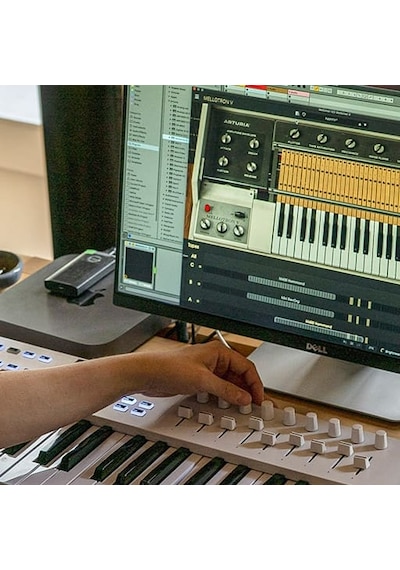 Keylab Essential 61 Mk3: Siyah 3.nesil Akıllı Mıdı Kontrolcü 61 Tuş