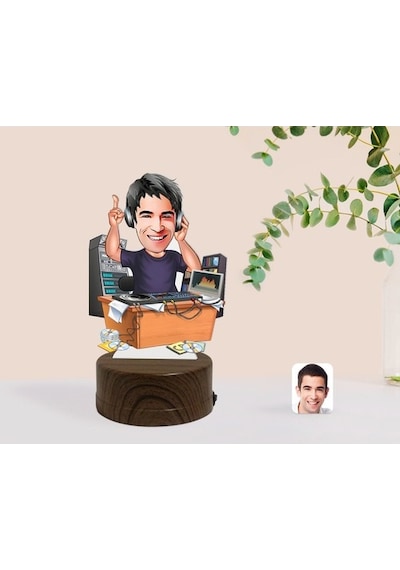 Kişiye Özel Erkek Radyocu Karikatürlü Dekoratif 3D Biblo Led Işık