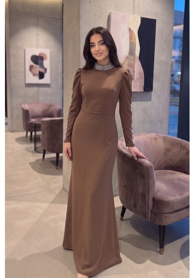 Dorne Moda Taş İşlemeli Yaka Ve Kol Detaylı Uzun Davet Elbisesi Kahverengi Kahverengi Dorne Moda Taş İşlemeli Yaka Ve Kol Detaylı Uzun Davet Elbisesi Kahverengi Kahverengi