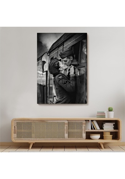 Es10 Ayrılık Zamanı Sevgilisi Ile Trende Öpüşen Asker Kanvas Tablo-5227 (50 x 70)