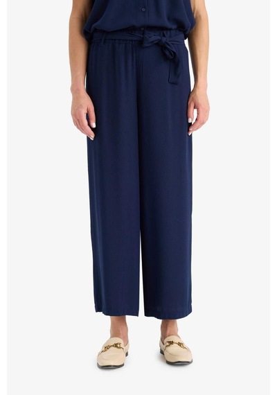 Defacto Culotte Geniş Paça Krinkıl Viskon Kapri C9565ax25smnv135 Lacivert Defacto Culotte Geniş Paça Krinkıl Viskon Kapri C9565ax25smnv135 Lacivert