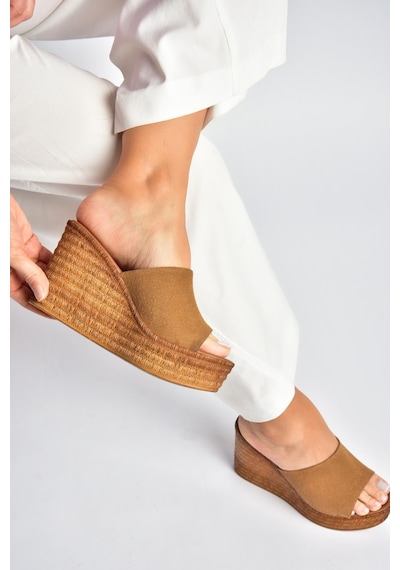 Fox Shoes Y996559902 Taba Süet Dolgu Tabanlı Kadın Terlik