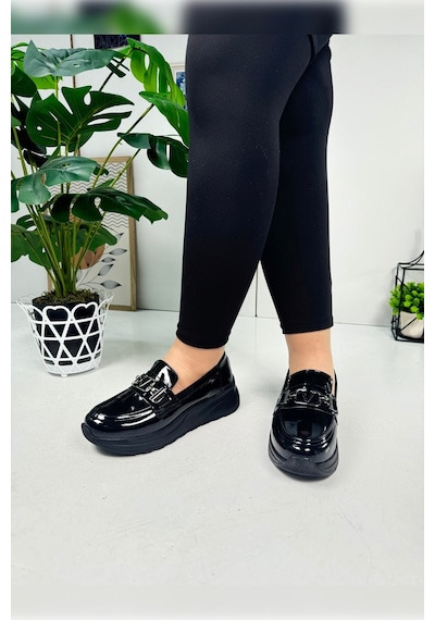 Günlük Kadın Loafer V Tokalı Kalın Topuklu Tırtıklı Tabanlı Oval Burunlu Makosen Ayakkabı 7697 SIYAH RUGAN Günlük Kadın Loafer V Tokalı Kalın Topuklu Tırtıklı Tabanlı Oval Burunlu Makosen Ayakkabı 7697 SIYAH RUGAN