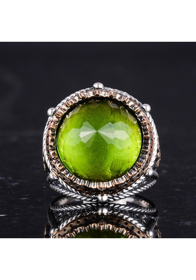 El Yapımı Taşlı Erkek Yüzük - 925 Ayar Gümüş Erkek Yüzük İle Farklı Ve Kendine Has Tasarım Yapay Peridot Gümüş
