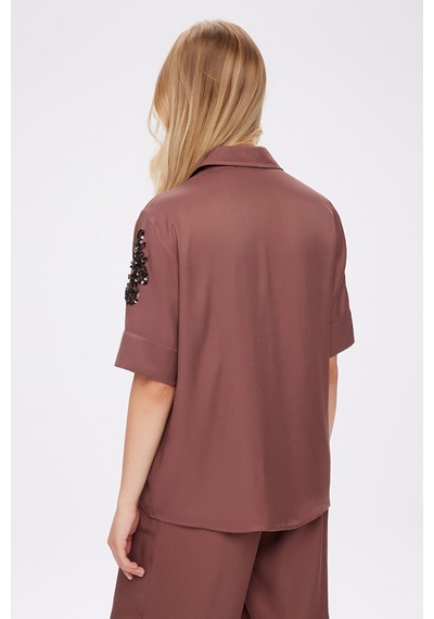 Faik Sönmez Payet Nakış Detaylı Rayon Viskon Kısa Kol Gömlek S26gml029 Us26gml02983 Koyu Kahve Faik Sönmez Payet Nakış Detaylı Rayon Viskon Kısa Kol Gömlek S26gml029 Us26gml02983 Koyu Kahve