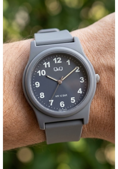 Q&q G22a020vy Kül Grisi Bold Rakamlı Silikon Kordonlu 38 Mm Su Geçirmez Unisex Kol Saati Gri