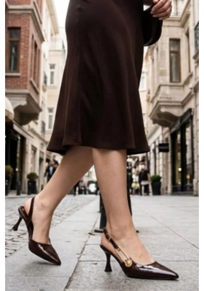 Preshley Kadın Grant Kahve Rugan Düğmeli Tokalı 7 Cm Ince Topuk Ayakkabı Stiletto Kahverengi Preshley Kadın Grant Kahve Rugan Düğmeli Tokalı 7 Cm Ince Topuk Ayakkabı Stiletto Kahverengi