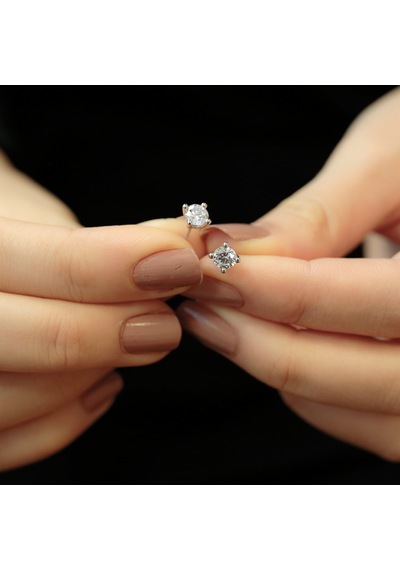 Lova G Renk 1,02 Karat Pırlanta Tektaş Küpe - HRD Sertifikalı