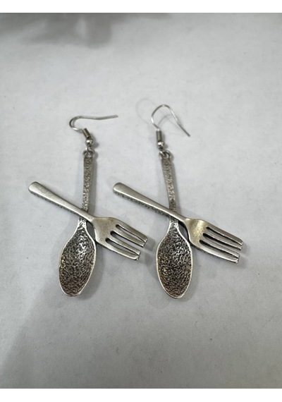 Çatal Ve Kaşık Figürlü Sallantılı Metal Küpe Eğlenceli Tasarım Çok Renkli