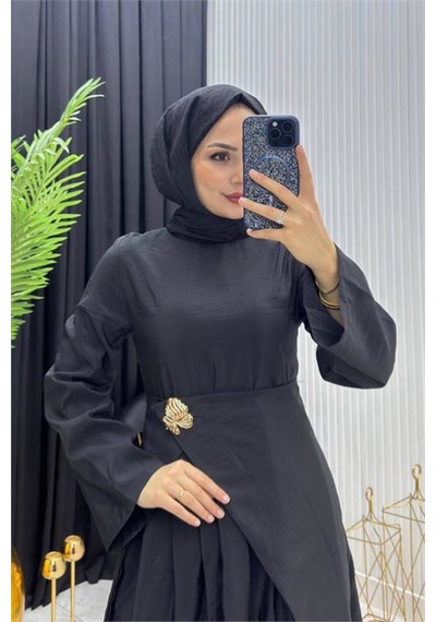 Neşeli Butik Kadın Siyah Broş Detaylı Drapeli Tam Boy Tesettür Elbise