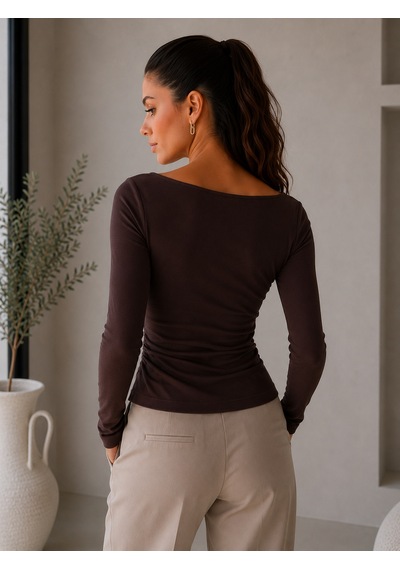 Sortie Collection Yan Büzgülü Önü Uzun Asimetrik Yırtmaçlı Kayık Yaka Bluz Kahverengi