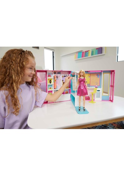 Barbie'nin Rüya Gardırobu, Barbie Bebek Ve 25'ten Fazla Aksesuar