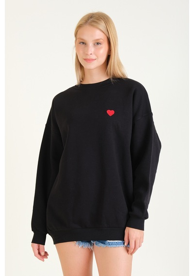 Giyim Dünyası Kadın Kalp Nakışlı 3 İp Şardonlu Oversize Sweatshirt Siyah 001