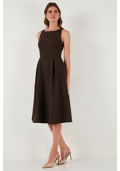 Lela Regular Fit Bisiklet Yaka Cepli Pileli Midi Boy Bayan Elbise 6111963 Kahve