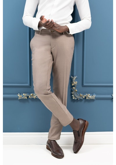 Notra Slimfit Pamuklu Kendinden Çizgili Mevsimlik Kumaş Pantolon Açık Kahverengi Notra Slimfit Pamuklu Kendinden Çizgili Mevsimlik Kumaş Pantolon Açık Kahverengi