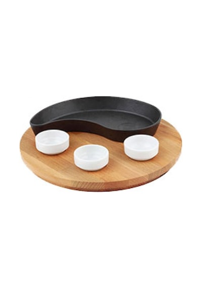 Lava Ahşap Altlıklı 10X20 CM Döküm Demir Yingyang Şekilli Fajita