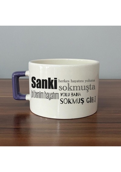 Sanki Herkes Hayatını Yoluna Sokmuşta Baskılı Mor Kulplu C Fincan