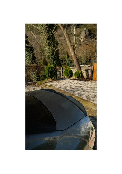 Audi A4 B9 Bagaj Spoiler 2016-2024 Parlak Siyah Sportif Arka Spoiler