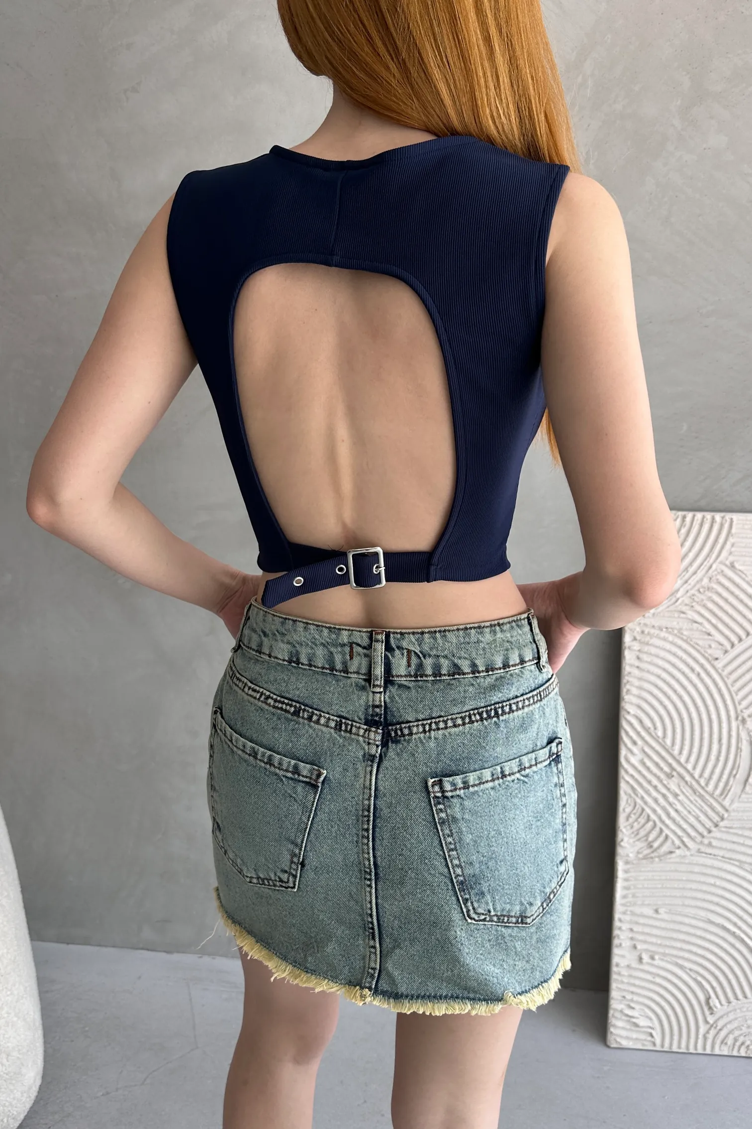 Nido Sırtı Kemer Detaylı Kaşkorse Crop Bluz Lacivert