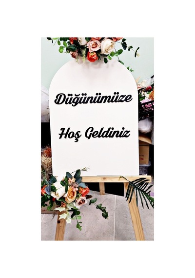 Düğünümüze Hoş Geldiniz Yazılı Beyaz Zemin Siyah Yazı Karşılama Panosu