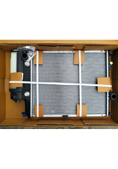 BMW E39 M52 SU RADYATÖRÜ NRF 58165 17111740696 17111740699