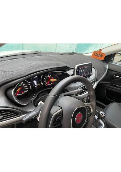 2015-2020 Modellerine Uygun Fiat Egea Ekranlı Torpido Koruma Halısı Siyah Kenar Renk Siyah