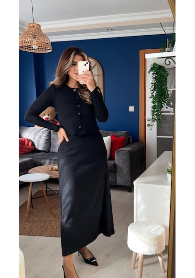 Pazarella Kadın Uzun Kollu Önden Düğmeli Bluz Ve Yüksek Bel A Kesim Uzun Etek Şardonlu Kaşkorse Ikili Takım Siyah