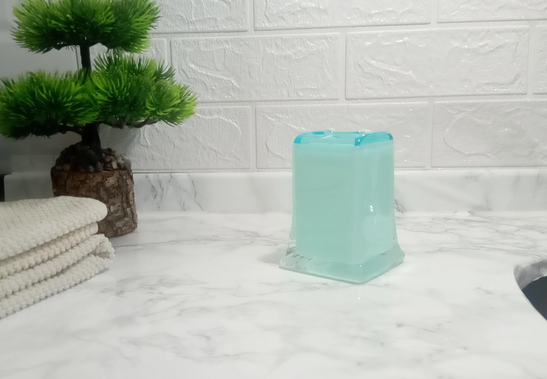 2 Adet Diş Fırçalık Buz Mavisi Akrilik 6x6x11cm Banyo Seti Çok Renkli