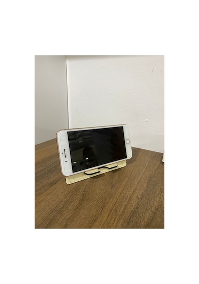 İsme Özel Minimalist Ahşap Telefon Standı Şarj Kanallı Masaüstü Tutucu Açık & Koyu Renk Seçenekli Akçaağaç