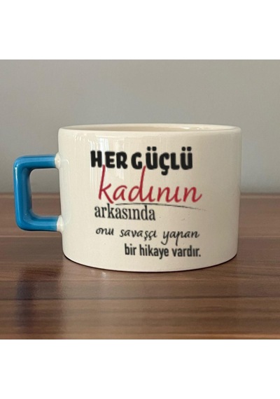 Her Güçlü Kadının Arkasında Baskılı Kadınlar Günü Mavi Kulplu C Fincan