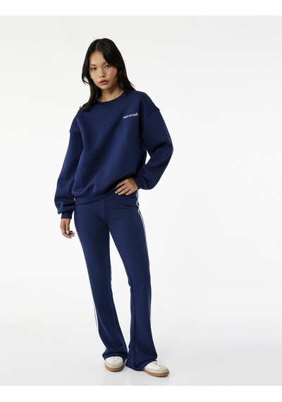 Koton Şardonlu Uzun Kollu Rahat Kesim Bisiklet Yaka Yıldız Dikiş Detaylı Baskılı Sweatshirt Lacivert 6wal10146ık Lacivert